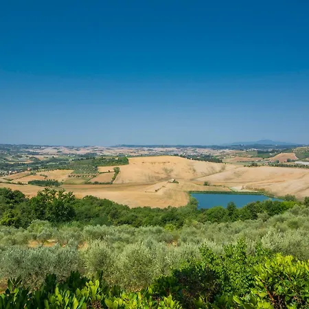 Amazing Chianti Site With Shared Pool アパート